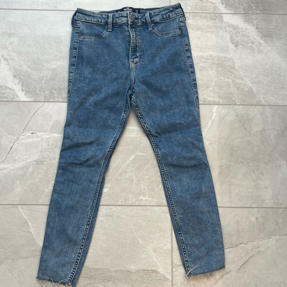 Womans ankled high to mid rise jeans blue